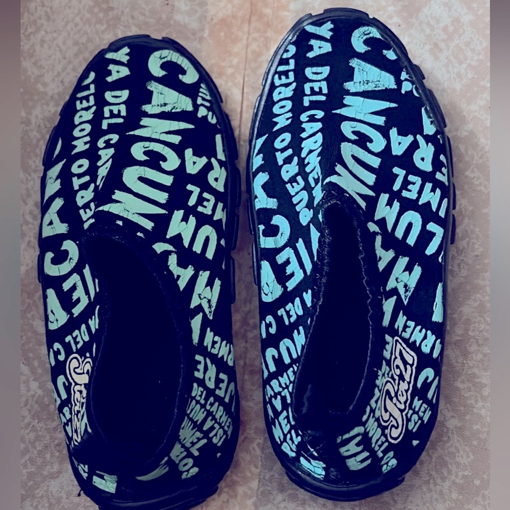 Water Shoes Kids Size 5/6 years